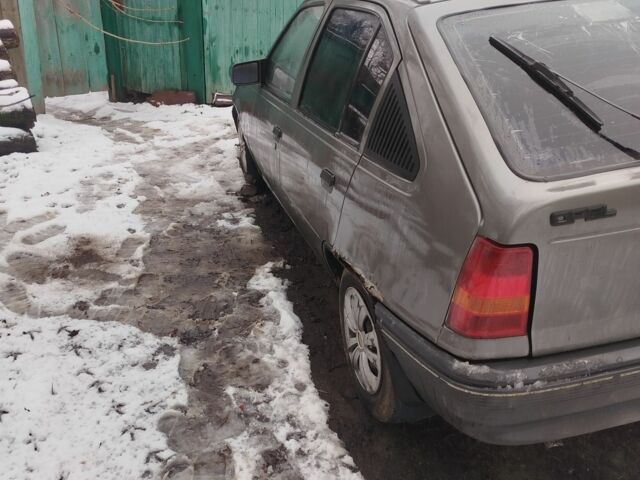 Серый Опель Кадет, объемом двигателя 1.4 л и пробегом 150 тыс. км за 600 $, фото 4 на Automoto.ua