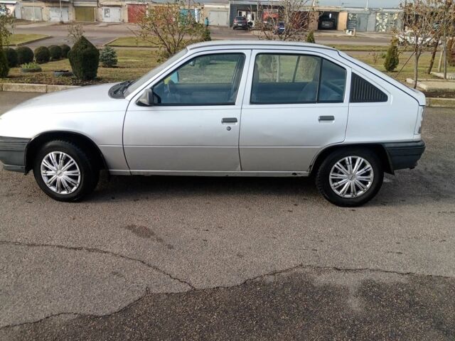 Серый Опель Кадет, объемом двигателя 1.4 л и пробегом 3 тыс. км за 850 $, фото 2 на Automoto.ua