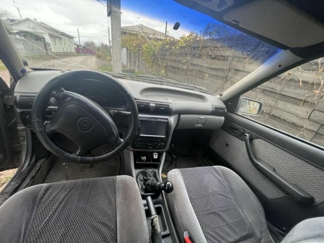 Сірий Опель Кадет, об'ємом двигуна 1.6 л та пробігом 999 тис. км за 595 $, фото 3 на Automoto.ua