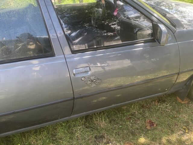 Сірий Опель Кадет, об'ємом двигуна 1.4 л та пробігом 30 тис. км за 750 $, фото 1 на Automoto.ua