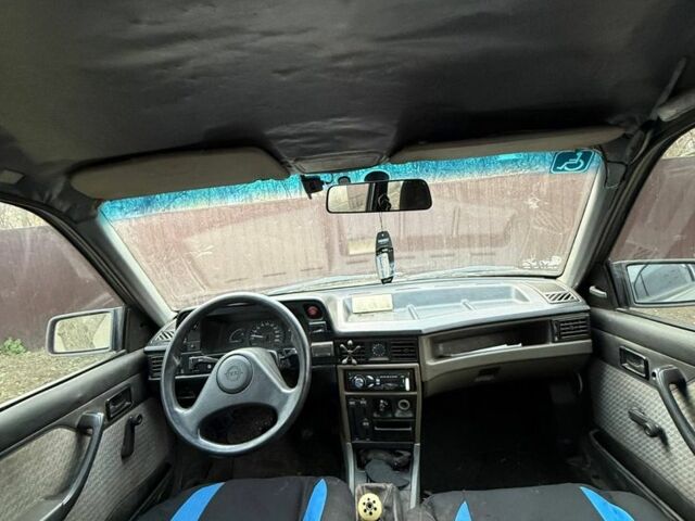 Серый Опель Кадет, объемом двигателя 1.4 л и пробегом 190 тыс. км за 881 $, фото 6 на Automoto.ua