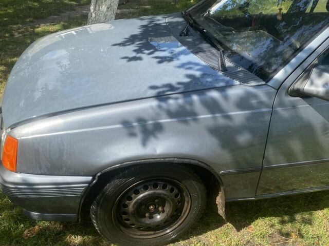 Сірий Опель Кадет, об'ємом двигуна 1.4 л та пробігом 30 тис. км за 750 $, фото 5 на Automoto.ua