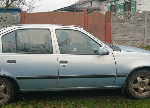 Серый Опель Кадет, объемом двигателя 1.4 л и пробегом 400 тыс. км за 1100 $, фото 4 на Automoto.ua