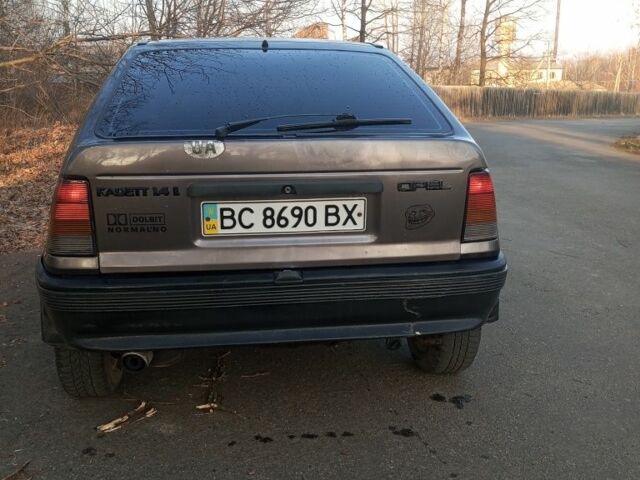 Серый Опель Кадет, объемом двигателя 0 л и пробегом 100 тыс. км за 700 $, фото 2 на Automoto.ua