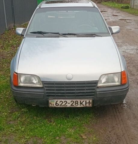 Серый Опель Кадет, объемом двигателя 1.4 л и пробегом 400 тыс. км за 1100 $, фото 2 на Automoto.ua