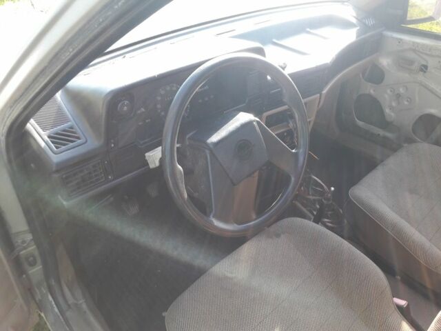 Серый Опель Кадет, объемом двигателя 1.3 л и пробегом 250 тыс. км за 450 $, фото 5 на Automoto.ua