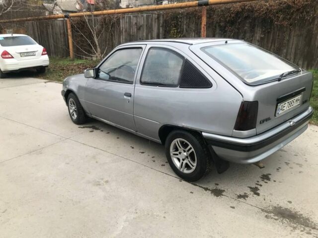 Серый Опель Кадет, объемом двигателя 1.3 л и пробегом 140 тыс. км за 800 $, фото 2 на Automoto.ua