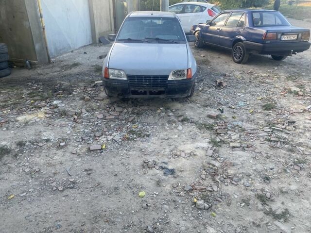 Серый Опель Кадет, объемом двигателя 1.6 л и пробегом 300 тыс. км за 750 $, фото 4 на Automoto.ua