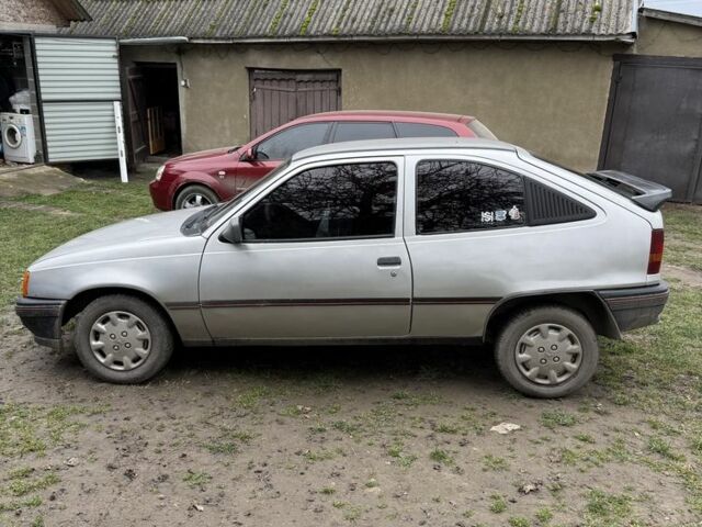 Серый Опель Кадет, объемом двигателя 1.3 л и пробегом 444 тыс. км за 900 $, фото 2 на Automoto.ua