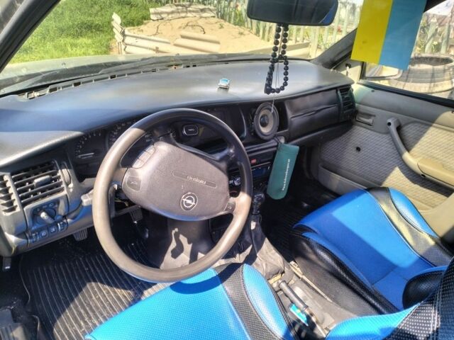 Серый Опель Кадет, объемом двигателя 2 л и пробегом 147 тыс. км за 1200 $, фото 3 на Automoto.ua