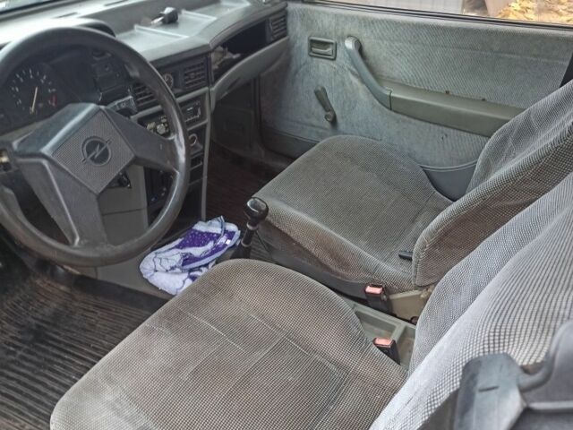 Серый Опель Кадет, объемом двигателя 0 л и пробегом 100 тыс. км за 720 $, фото 4 на Automoto.ua