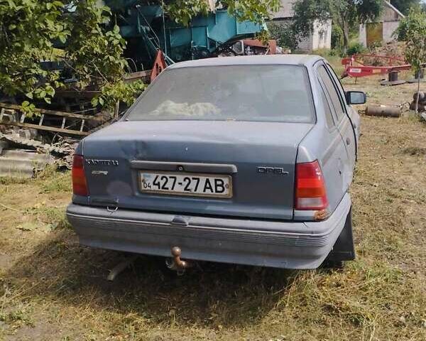 Серый Опель Кадет, объемом двигателя 1.6 л и пробегом 100 тыс. км за 500 $, фото 1 на Automoto.ua