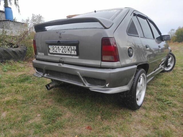 Сірий Опель Кадет, об'ємом двигуна 2 л та пробігом 300 тис. км за 1000 $, фото 3 на Automoto.ua