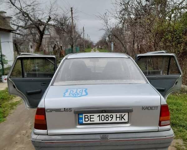 Серый Опель Кадет, объемом двигателя 1.6 л и пробегом 400 тыс. км за 1600 $, фото 11 на Automoto.ua