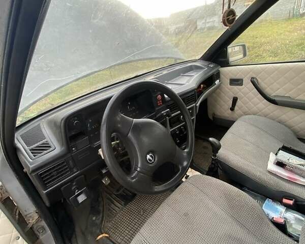 Серый Опель Кадет, объемом двигателя 1.3 л и пробегом 320 тыс. км за 650 $, фото 3 на Automoto.ua