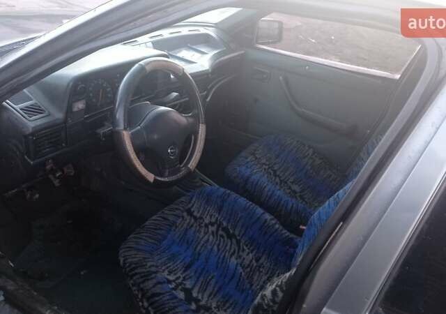 Сірий Опель Кадет, об'ємом двигуна 1.3 л та пробігом 222 тис. км за 600 $, фото 3 на Automoto.ua
