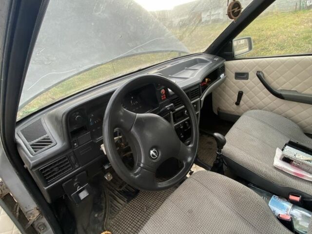 Серый Опель Кадет, объемом двигателя 1.3 л и пробегом 320 тыс. км за 650 $, фото 4 на Automoto.ua