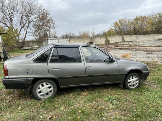 Серый Опель Кадет, объемом двигателя 1.3 л и пробегом 160 тыс. км за 650 $, фото 3 на Automoto.ua