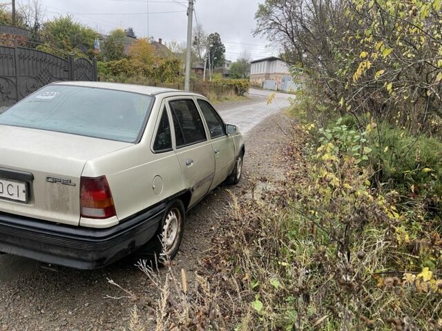 Серый Опель Кадет, объемом двигателя 1.6 л и пробегом 100 тыс. км за 800 $, фото 3 на Automoto.ua