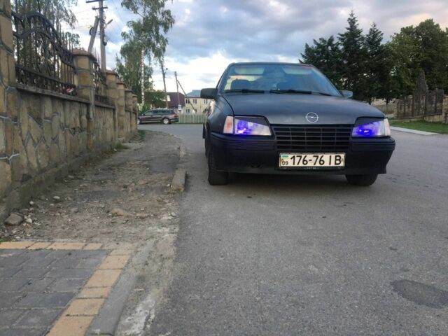 Серый Опель Кадет, объемом двигателя 1.8 л и пробегом 5 тыс. км за 500 $, фото 1 на Automoto.ua