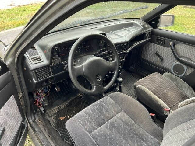 Серый Опель Кадет, объемом двигателя 1.3 л и пробегом 160 тыс. км за 650 $, фото 14 на Automoto.ua