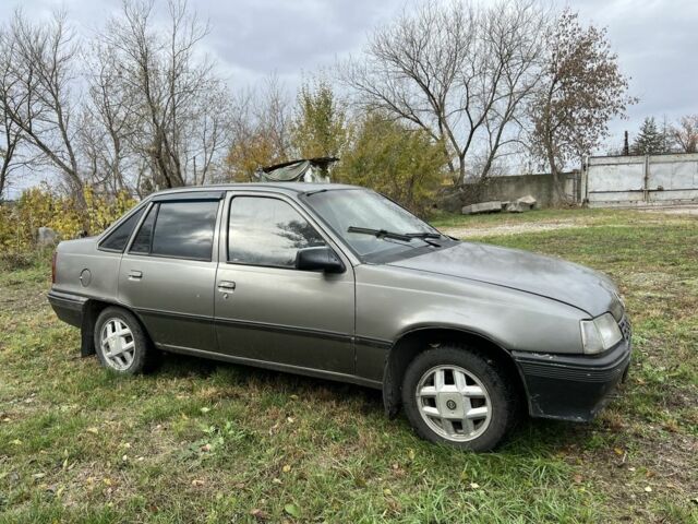 Серый Опель Кадет, объемом двигателя 1.3 л и пробегом 160 тыс. км за 650 $, фото 1 на Automoto.ua