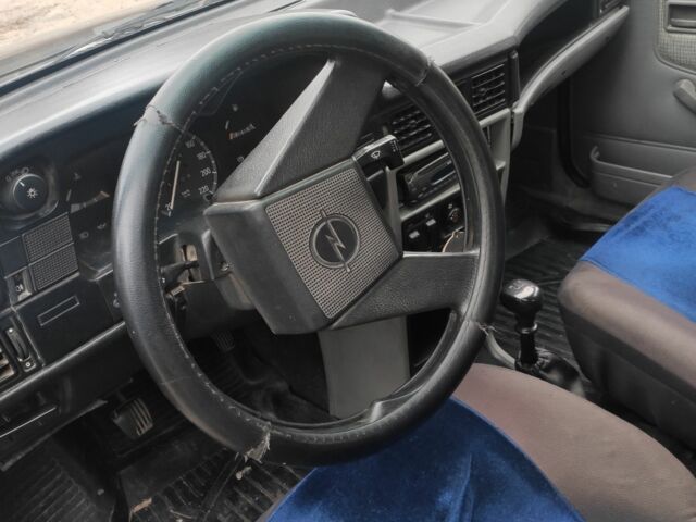 Серый Опель Кадет, объемом двигателя 1.3 л и пробегом 315 тыс. км за 1000 $, фото 5 на Automoto.ua