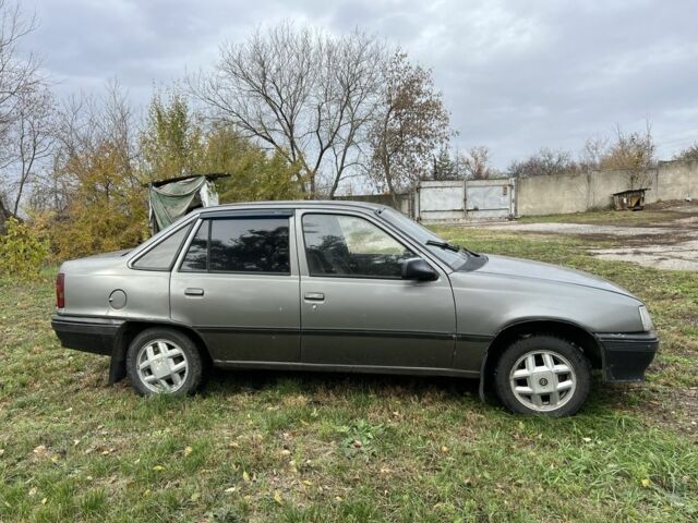 Серый Опель Кадет, объемом двигателя 1.3 л и пробегом 160 тыс. км за 650 $, фото 2 на Automoto.ua