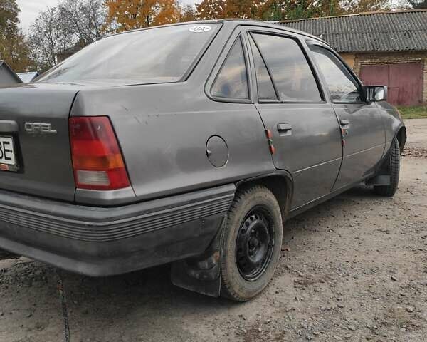 Опель Кадет 1987 в Бару на Automoto.ua Серый Опель Кадет, объемом двигателя 1.3 л и пробегом 315 тыс. км за 900 $, фото 8 на Automoto.ua