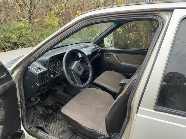 Серый Опель Кадет, объемом двигателя 1.6 л и пробегом 100 тыс. км за 800 $, фото 1 на Automoto.ua