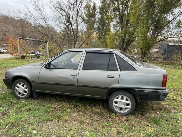 Серый Опель Кадет, объемом двигателя 1.3 л и пробегом 160 тыс. км за 650 $, фото 10 на Automoto.ua