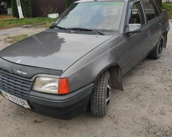 Опель Кадет 1987 в Бару на Automoto.ua Серый Опель Кадет, объемом двигателя 1.3 л и пробегом 315 тыс. км за 900 $, фото 4 на Automoto.ua