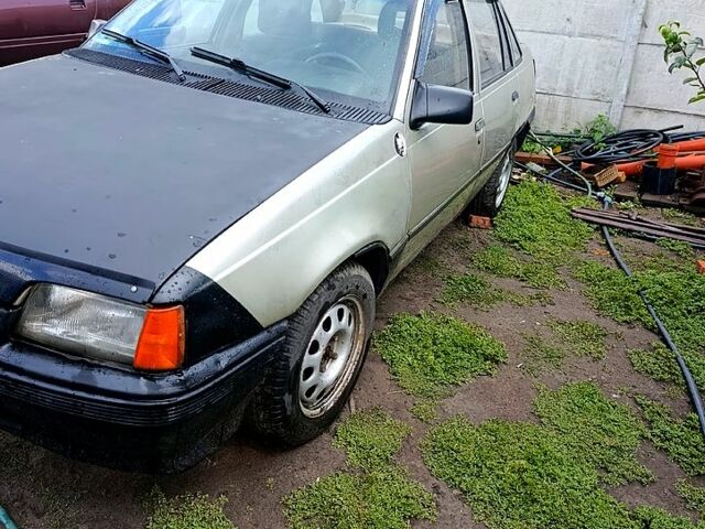 Серый Опель Кадет, объемом двигателя 1.3 л и пробегом 536 тыс. км за 800 $, фото 2 на Automoto.ua