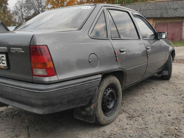 Серый Опель Кадет, объемом двигателя 1.3 л и пробегом 315 тыс. км за 1000 $, фото 1 на Automoto.ua