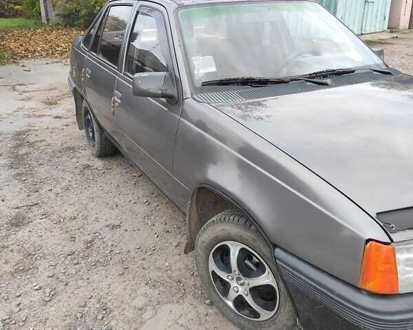 Опель Кадет 1987 в Бару на Automoto.ua Серый Опель Кадет, объемом двигателя 1.3 л и пробегом 315 тыс. км за 900 $, фото 1 на Automoto.ua