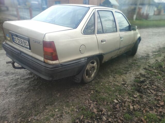 Серый Опель Кадет, объемом двигателя 1.3 л и пробегом 400 тыс. км за 700 $, фото 2 на Automoto.ua