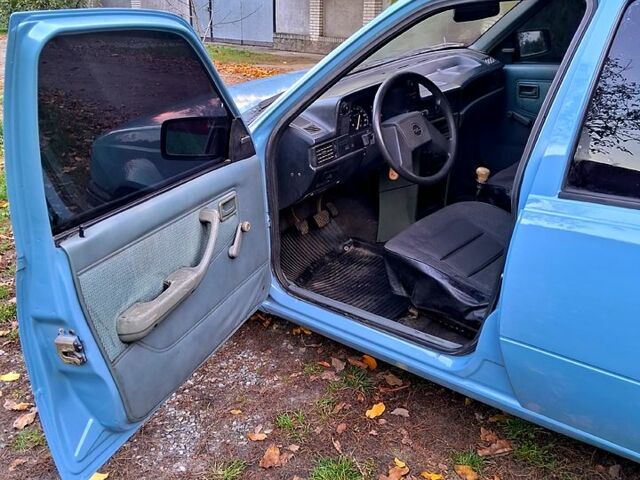 Серый Опель Кадет, объемом двигателя 1.3 л и пробегом 23 тыс. км за 920 $, фото 10 на Automoto.ua