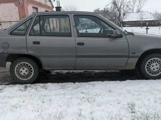 Сірий Опель Кадет, об'ємом двигуна 1.6 л та пробігом 400 тис. км за 946 $, фото 2 на Automoto.ua