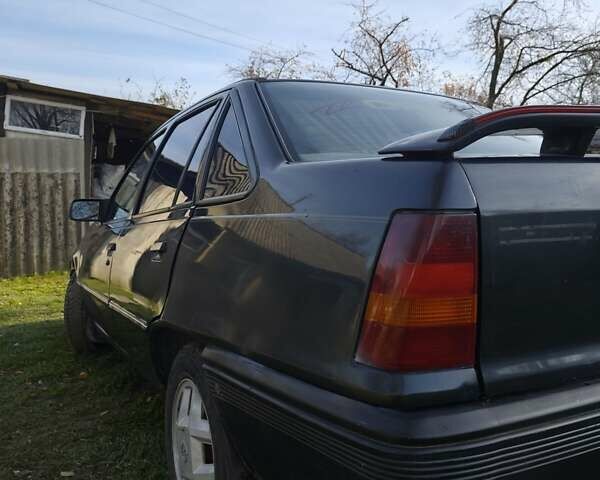 Сірий Опель Кадет, об'ємом двигуна 1.6 л та пробігом 348 тис. км за 1300 $, фото 13 на Automoto.ua