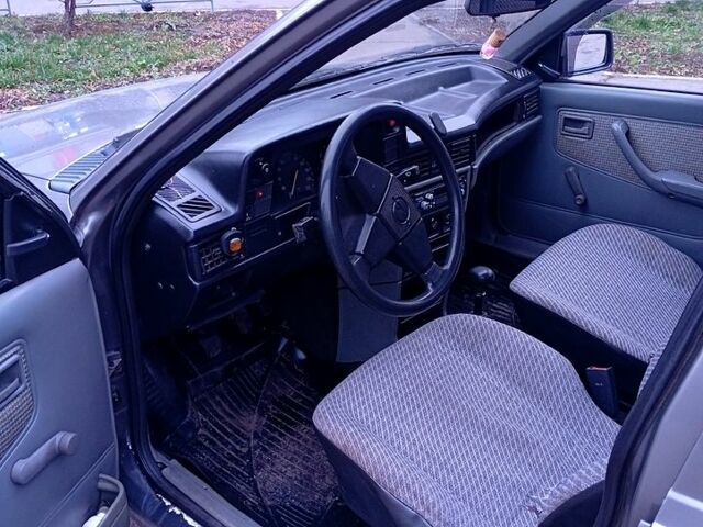 Серый Опель Кадет, объемом двигателя 1.3 л и пробегом 0 тыс. км за 1100 $, фото 2 на Automoto.ua