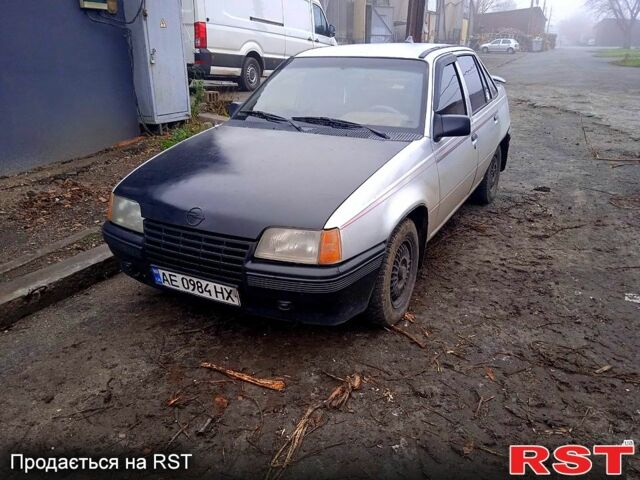 Серый Опель Кадет, объемом двигателя 1.6 л и пробегом 0 тыс. км за 1100 $, фото 5 на Automoto.ua