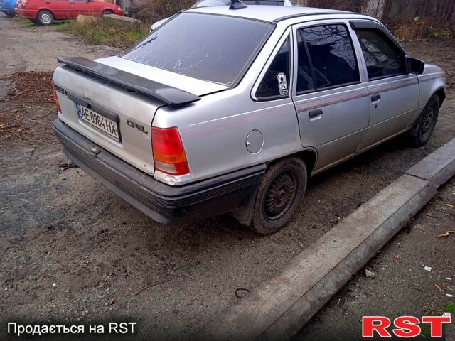 Серый Опель Кадет, объемом двигателя 1.6 л и пробегом 0 тыс. км за 1100 $, фото 6 на Automoto.ua