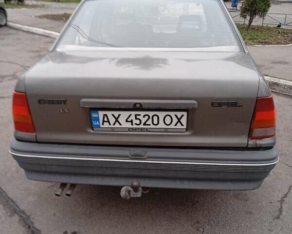 Серый Опель Кадет, объемом двигателя 1.3 л и пробегом 320 тыс. км за 950 $, фото 2 на Automoto.ua
