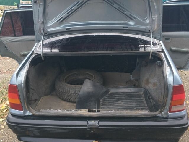 Серый Опель Кадет, объемом двигателя 1 л и пробегом 200 тыс. км за 883 $, фото 6 на Automoto.ua