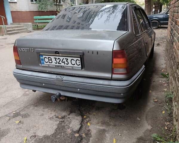 Серый Опель Кадет, объемом двигателя 1.3 л и пробегом 120 тыс. км за 1500 $, фото 7 на Automoto.ua