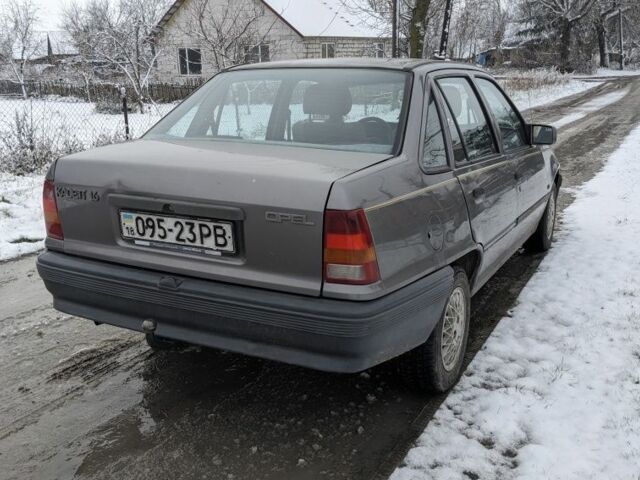 Сірий Опель Кадет, об'ємом двигуна 1.6 л та пробігом 400 тис. км за 946 $, фото 1 на Automoto.ua