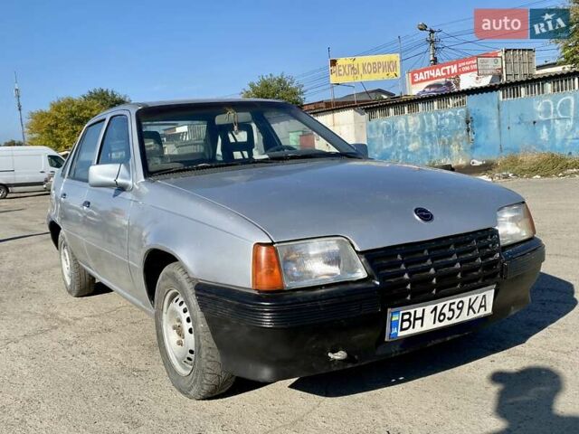 Серый Опель Кадет, объемом двигателя 1.3 л и пробегом 59 тыс. км за 1600 $, фото 2 на Automoto.ua