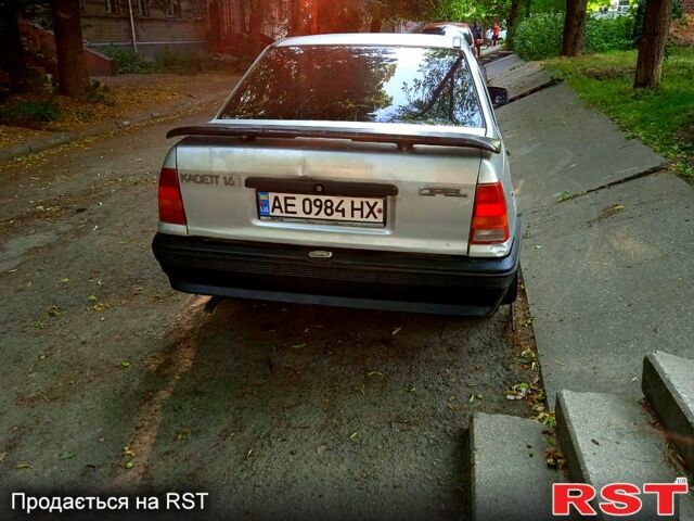 Серый Опель Кадет, объемом двигателя 1.6 л и пробегом 0 тыс. км за 1100 $, фото 3 на Automoto.ua