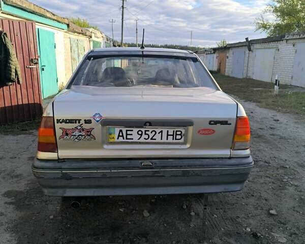Опель Кадет 1989 в Днепре (Днепропетровске) на Automoto.ua Серый Опель Кадет, объемом двигателя 1.3 л и пробегом 850 тыс. км за 1500 $, фото 6 на Automoto.ua
