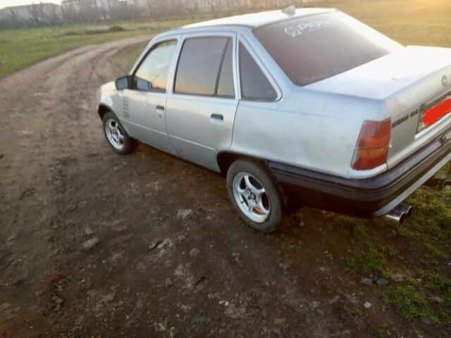 Серый Опель Кадет, объемом двигателя 1.6 л и пробегом 179 тыс. км за 1015 $, фото 6 на Automoto.ua